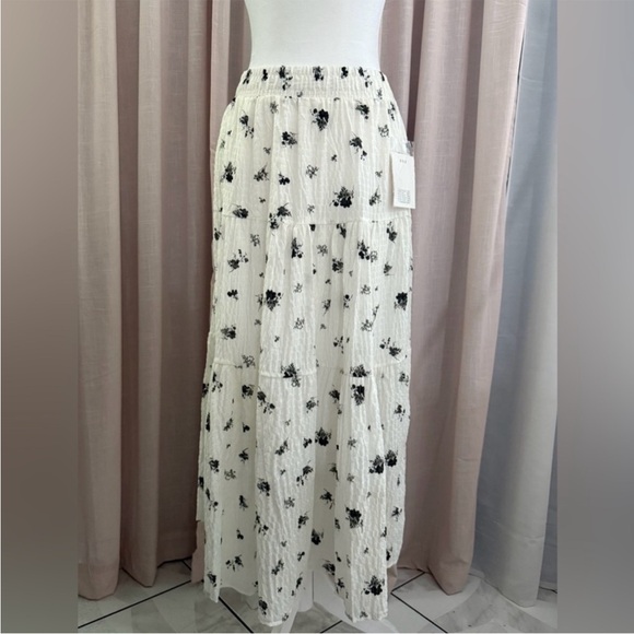 Floral Maxi Skirt - White and Black - Picture 2 of 2
